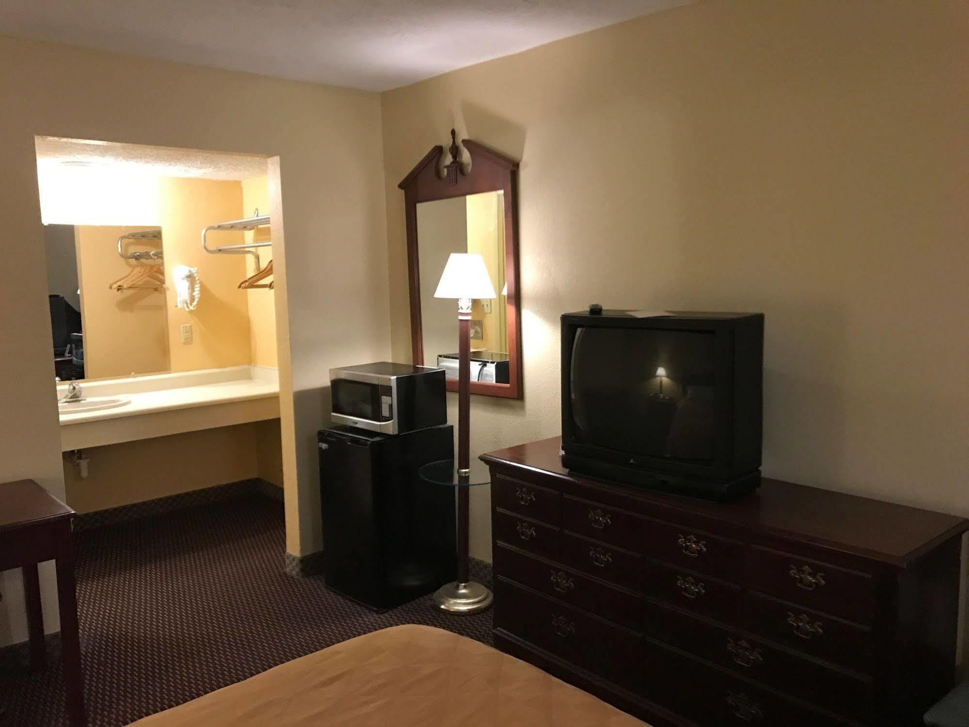 Budget Inn Columbus East Экстерьер фото