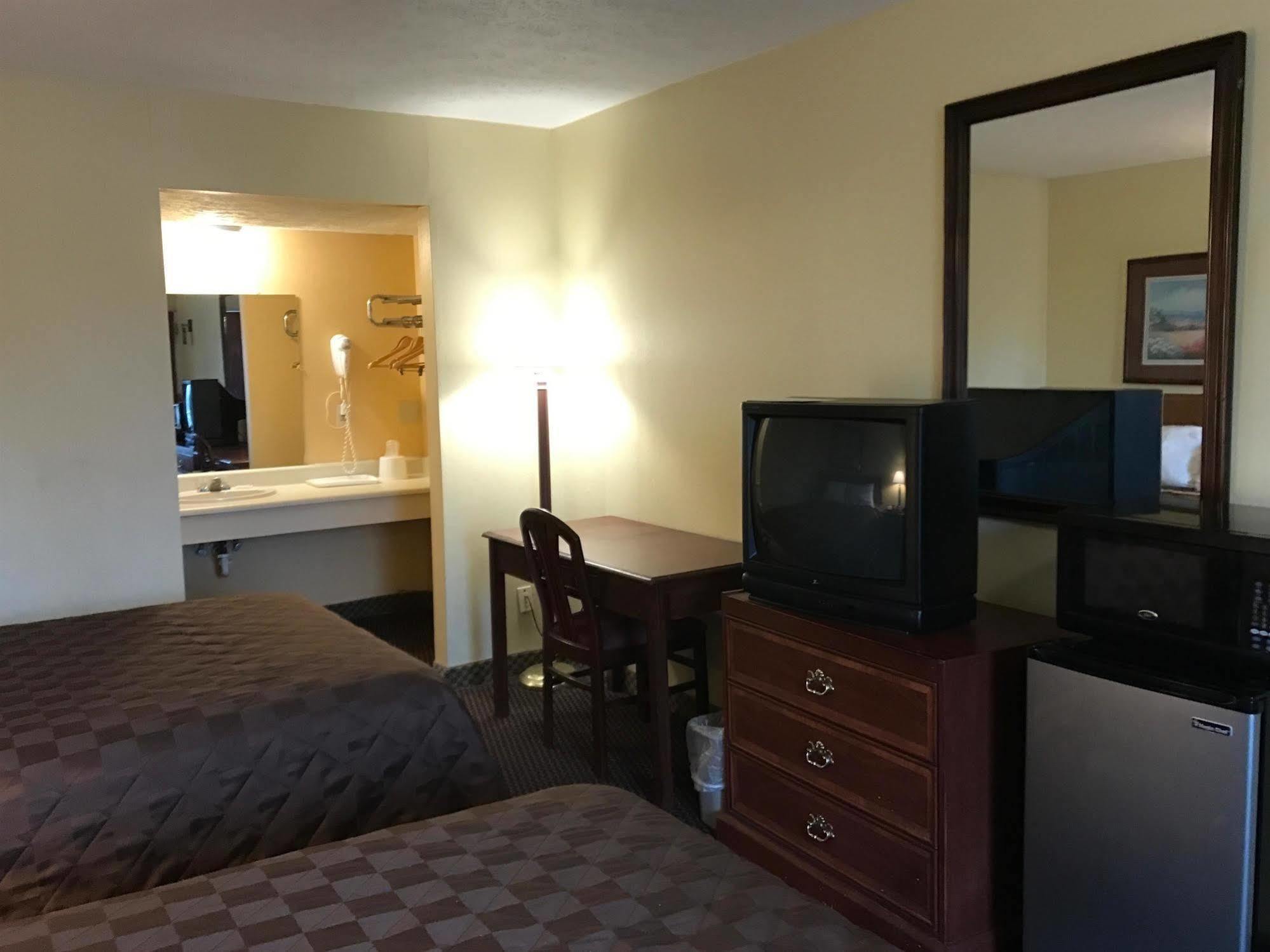 Budget Inn Columbus East Экстерьер фото