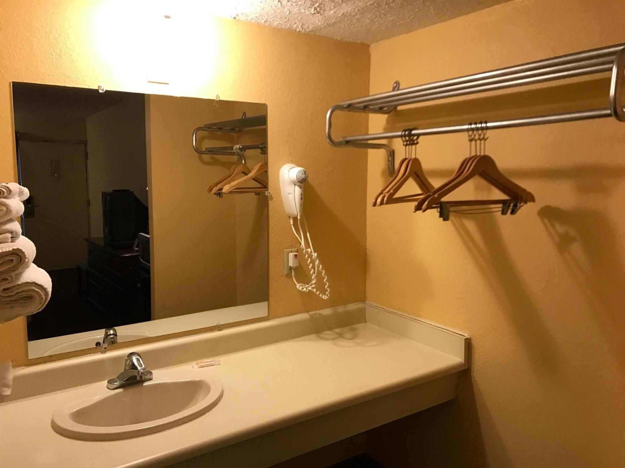 Budget Inn Columbus East Экстерьер фото