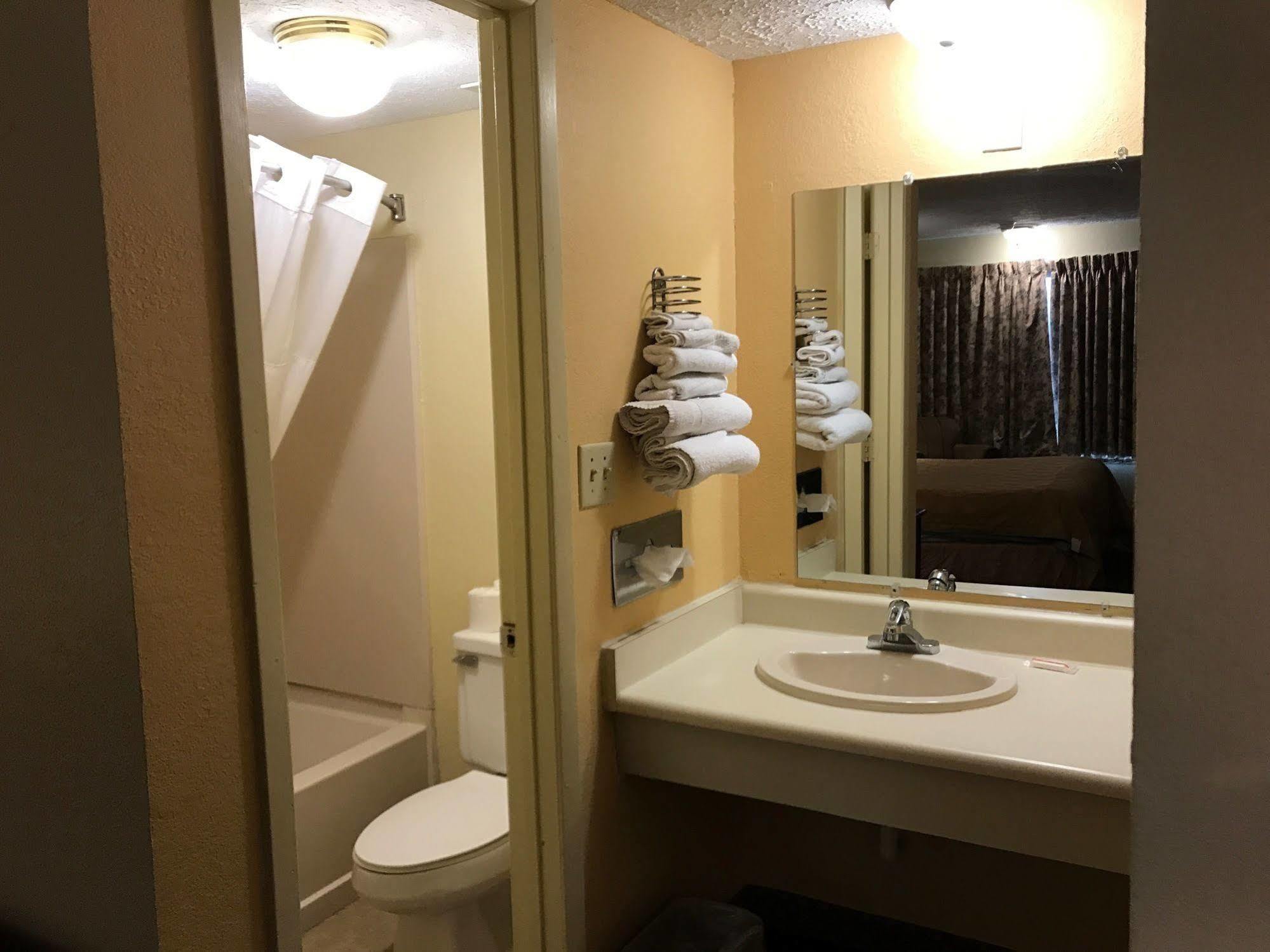 Budget Inn Columbus East Экстерьер фото