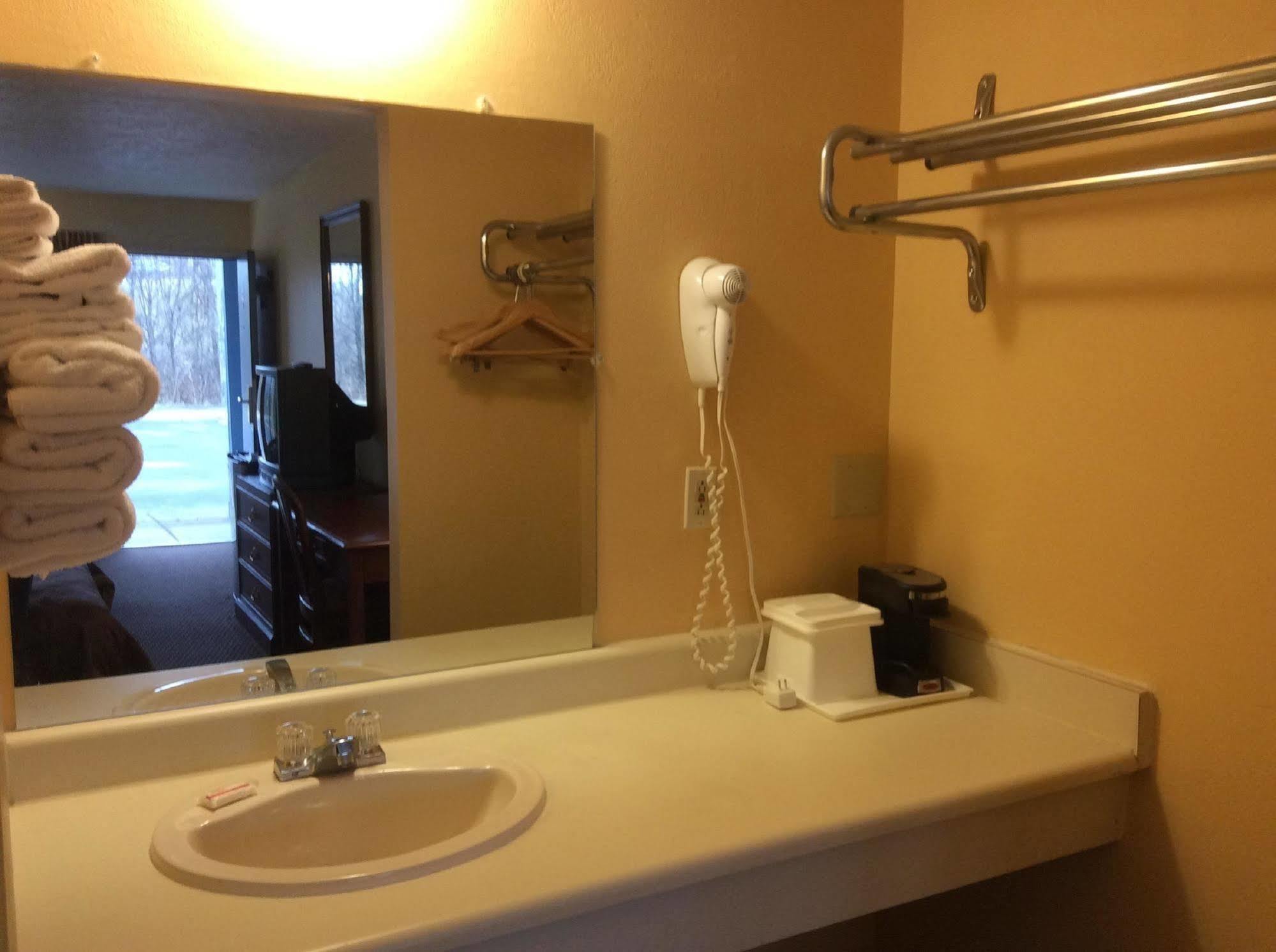 Budget Inn Columbus East Экстерьер фото