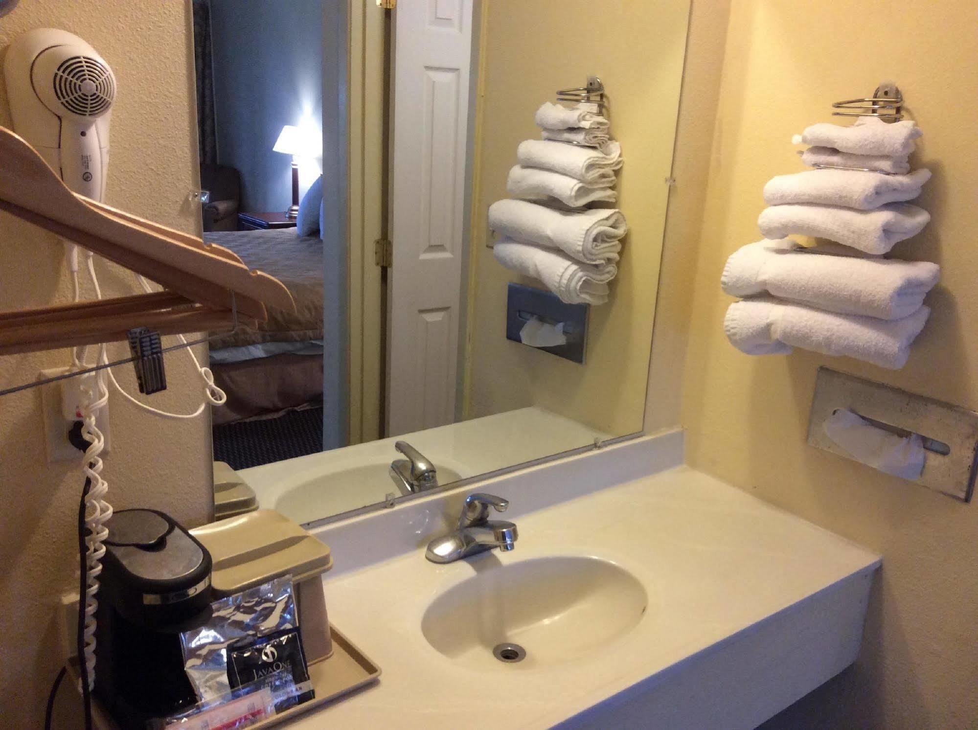 Budget Inn Columbus East Экстерьер фото